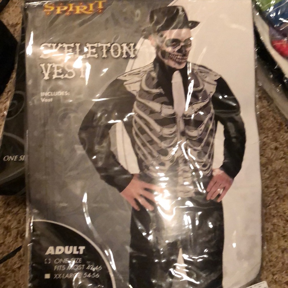 Men’s Halloween skeleton vest and gloves
